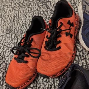 Size 13 under armour sneakers